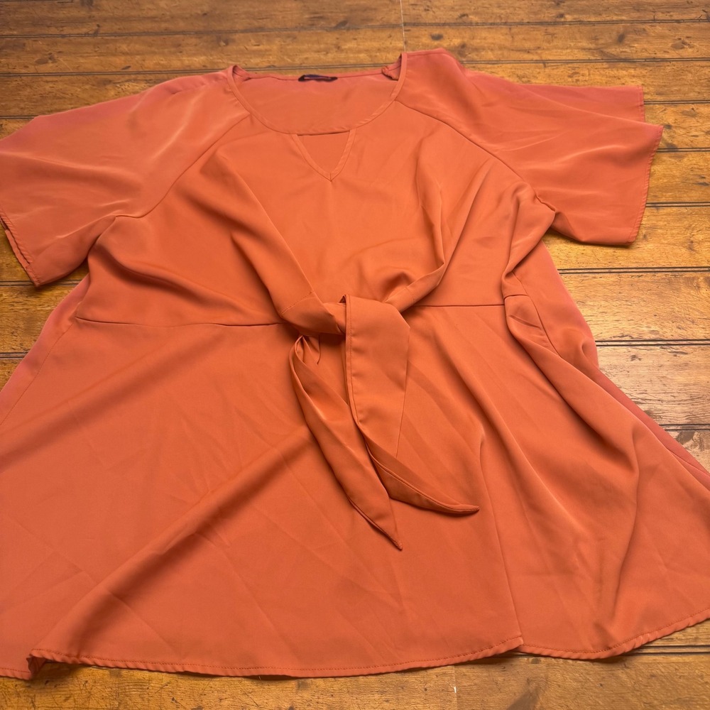 BloomChic Burnt Orange Tie Front Keyhole Short Sleeve Blouse Plus Size‎ 22-24 US
